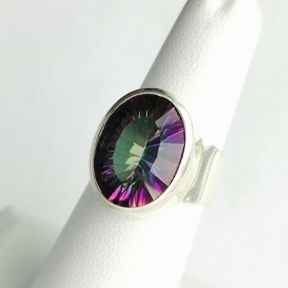 NWT Large 8ct Mystic Topaz Ring in Sterling Silver size 7